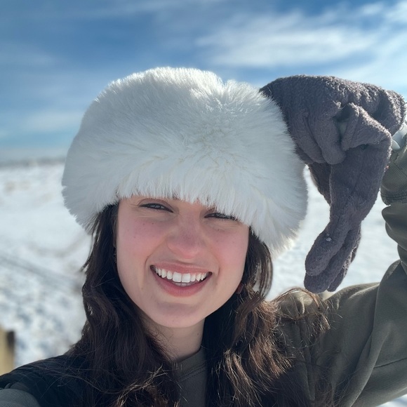 Meet your Posher, Jennifer - Picture 1 of 2